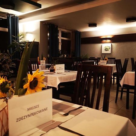 Bialy Orzel Aparthotel Пшемишъл Екстериор снимка