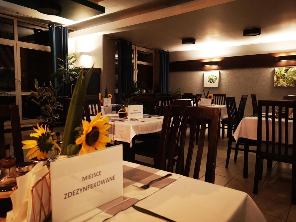 Bialy Orzel Aparthotel Пшемишъл Екстериор снимка