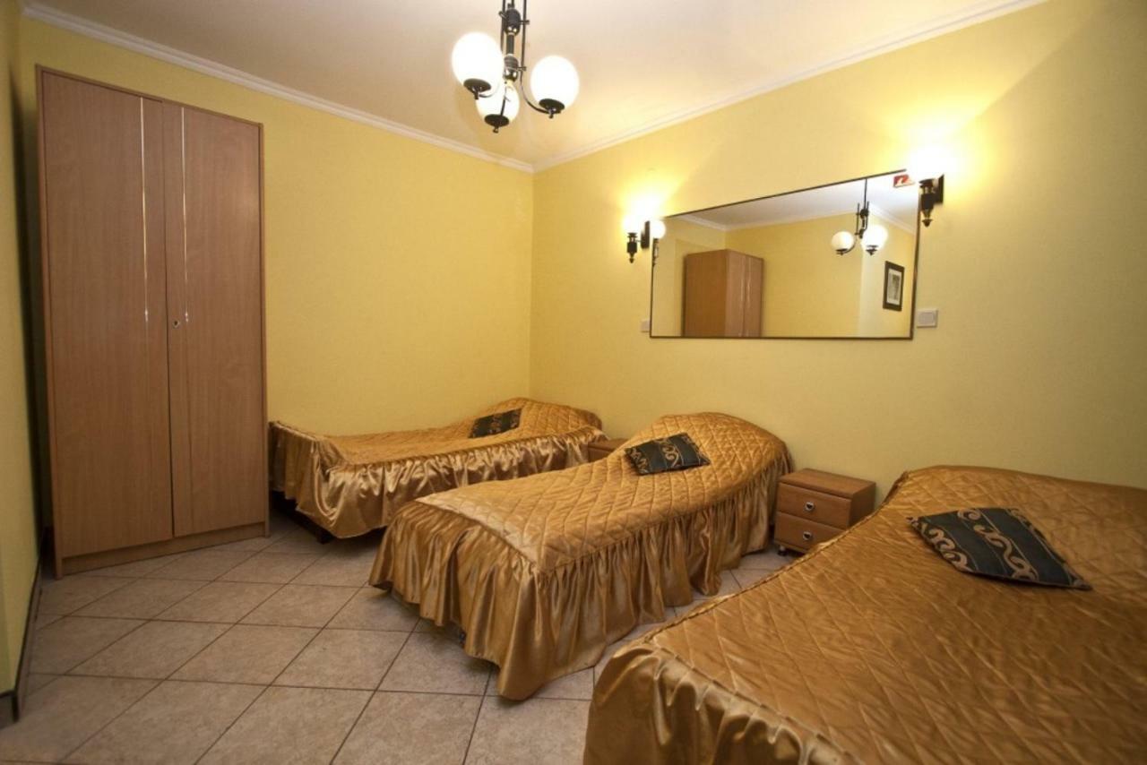Bialy Orzel Aparthotel Пшемишъл Екстериор снимка