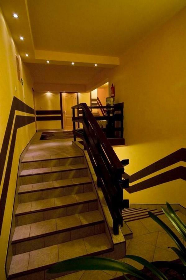 Bialy Orzel Aparthotel Пшемишъл Екстериор снимка
