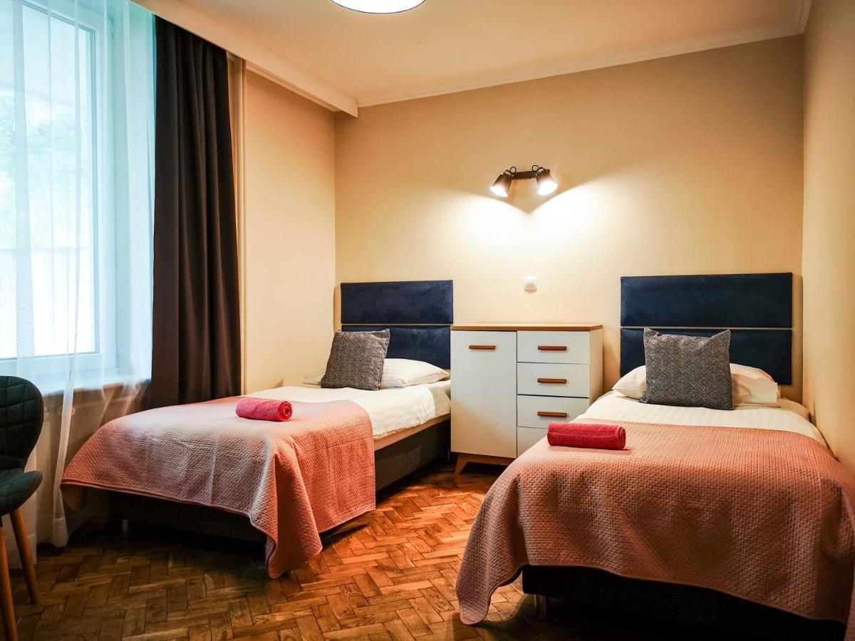 Bialy Orzel Aparthotel Пшемишъл Екстериор снимка