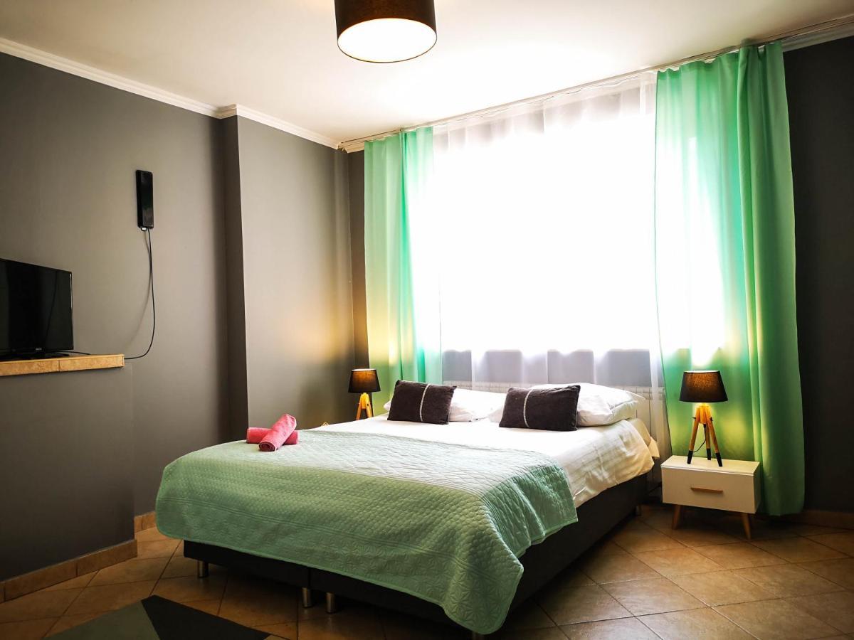 Bialy Orzel Aparthotel Пшемишъл Екстериор снимка